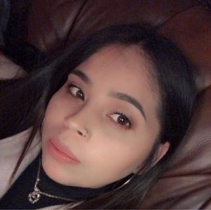 Meet your Posher, Yaneth elisa